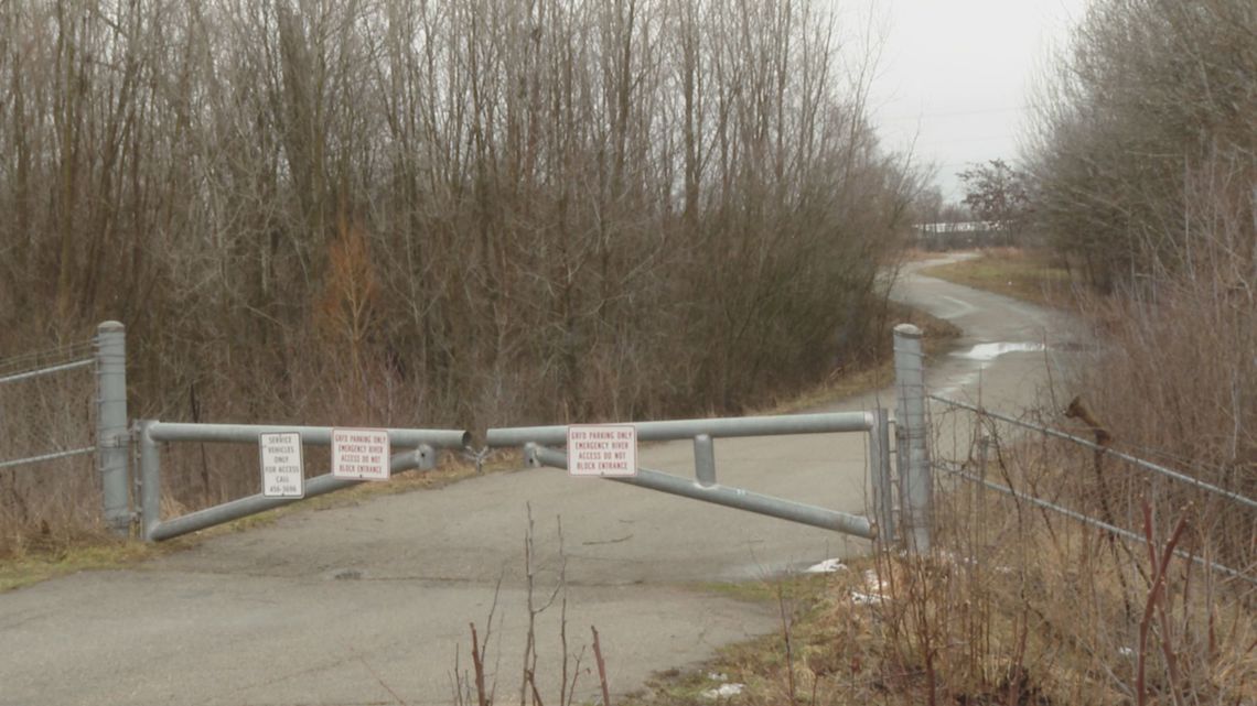 Plan advancing to build a parking lot for downtown employees on landfill