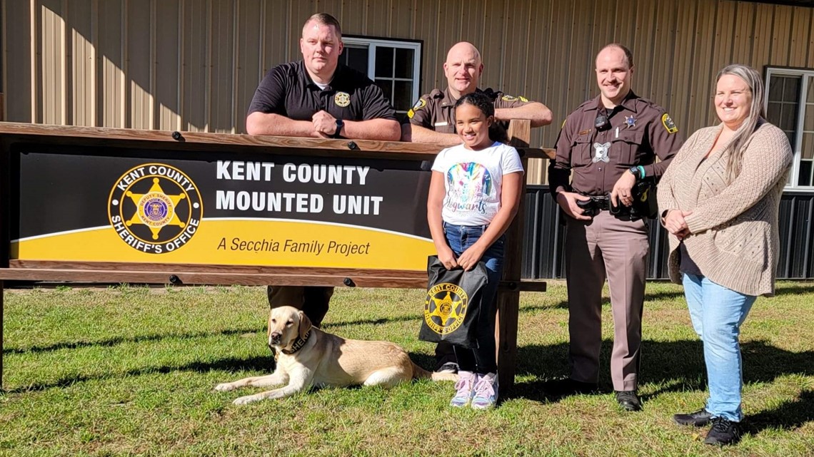 Michigan girl thanks officers who helped her through tough times - Vimarsana News