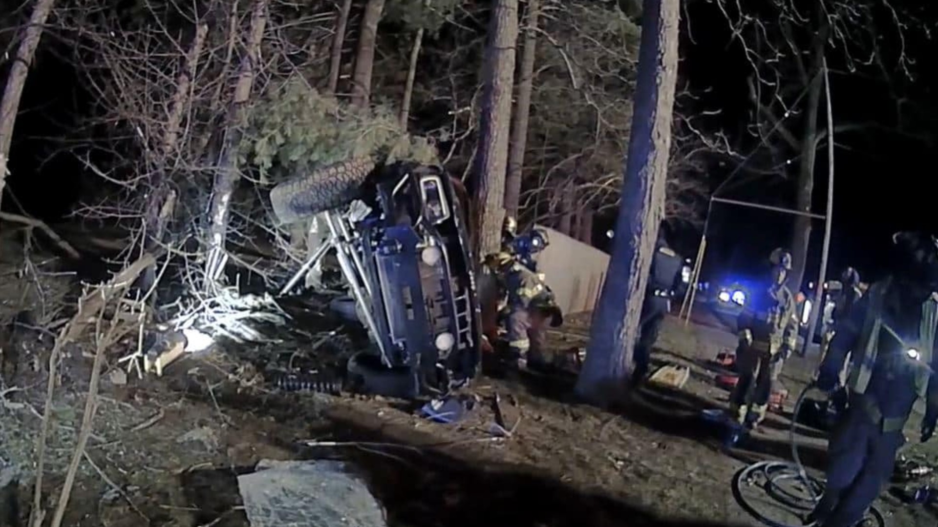 Kalamazoo rollover crash partially pins man between car and tree ...