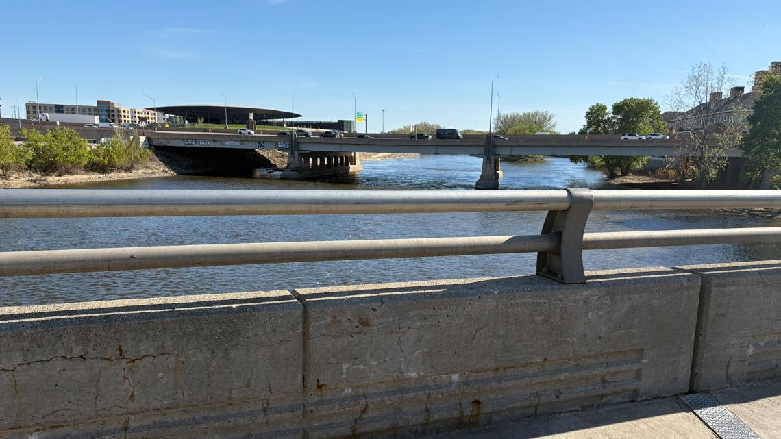 Headed to new Acrisure Amphitheater? Uber and Lyft rules just changed | wzzm13.com - News Directory 3