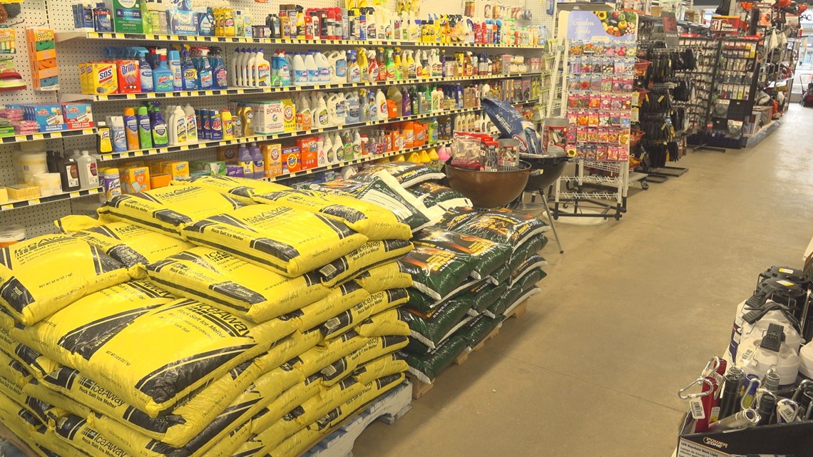 Preparing for the ice storm at the hardware store - Vimarsana News