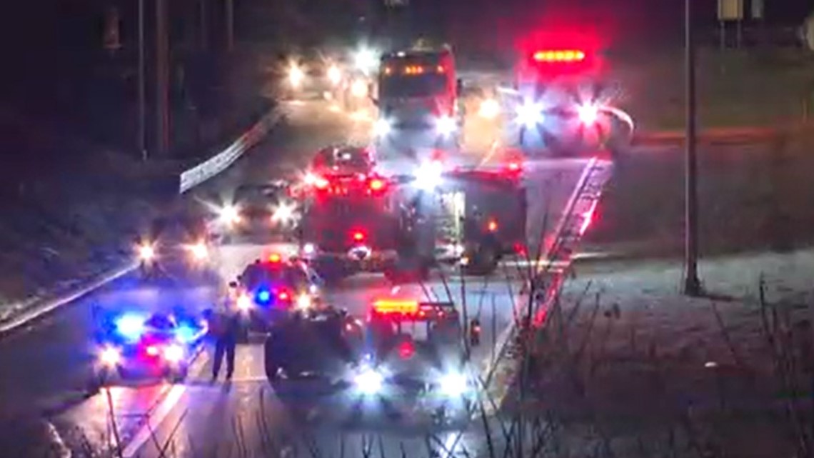 State trooper injured in multiple vehicle crash in Grand Rapids ...