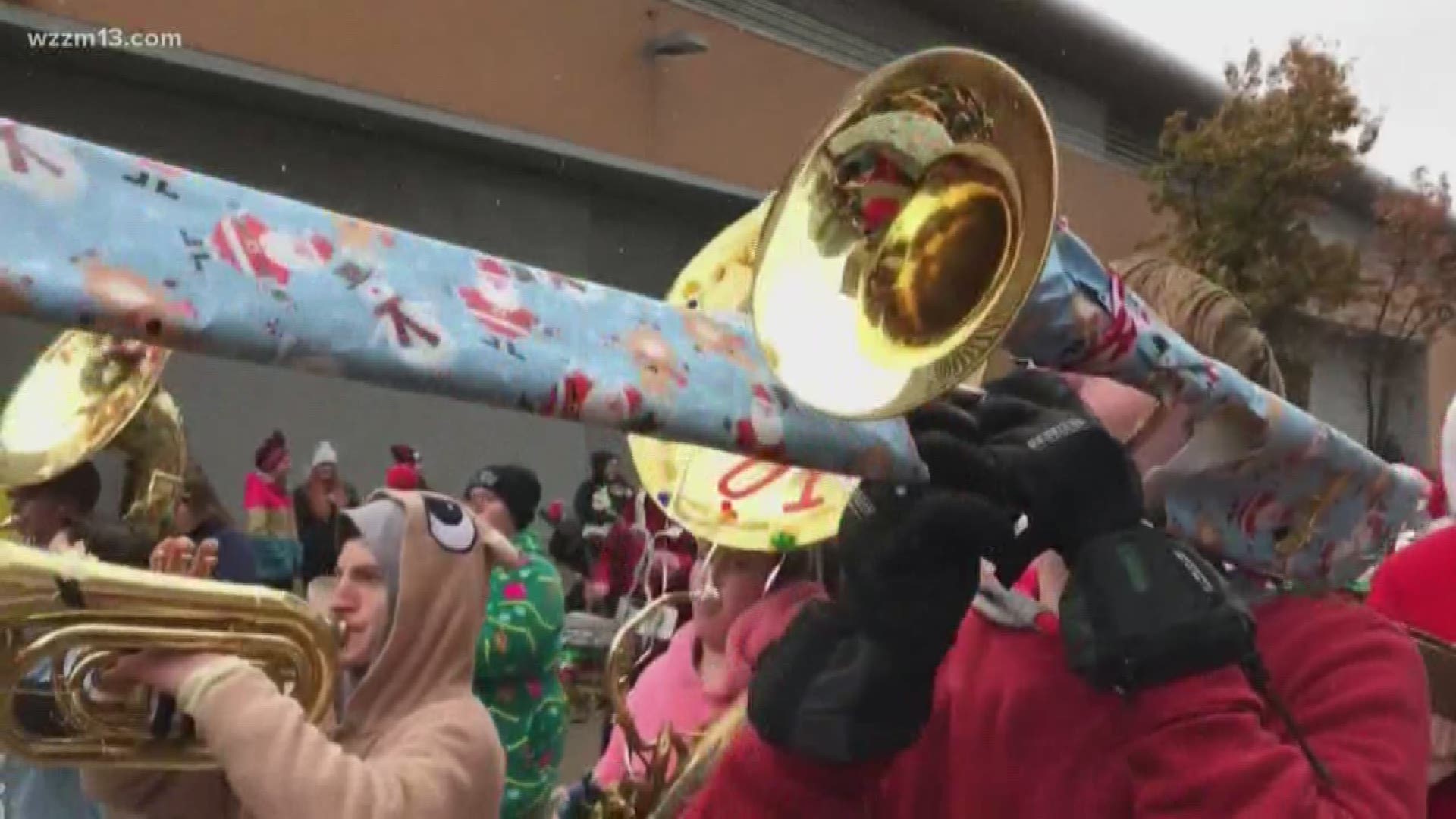 Santa Parade rolls through Grand Rapids