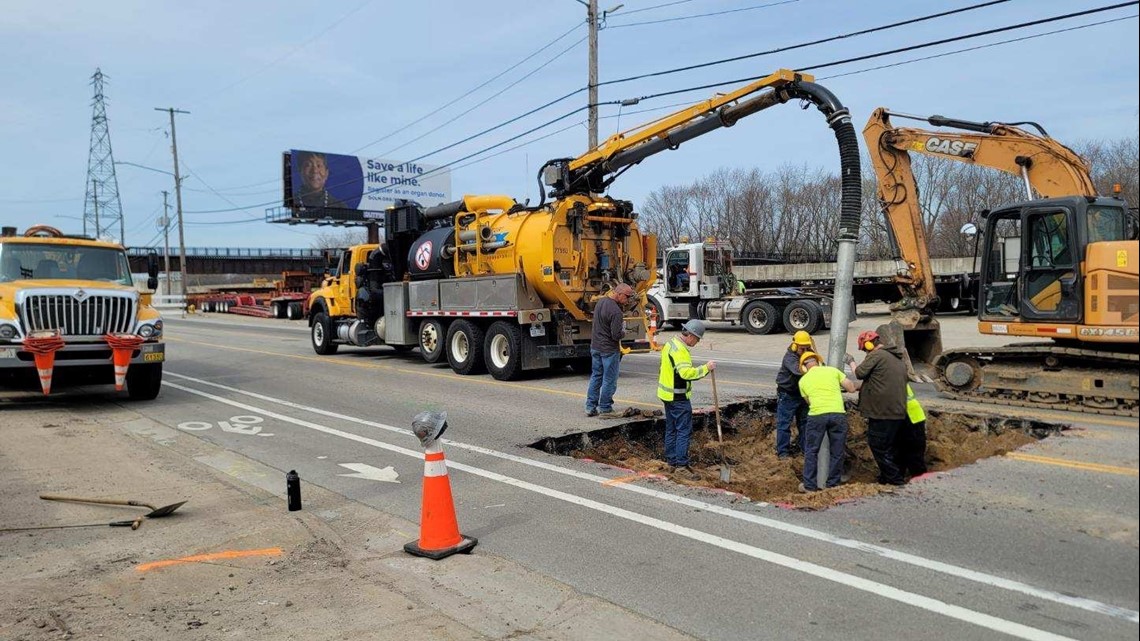 Sinkhole repair shuts down Market Ave SW in Grand Rapids - Vimarsana News