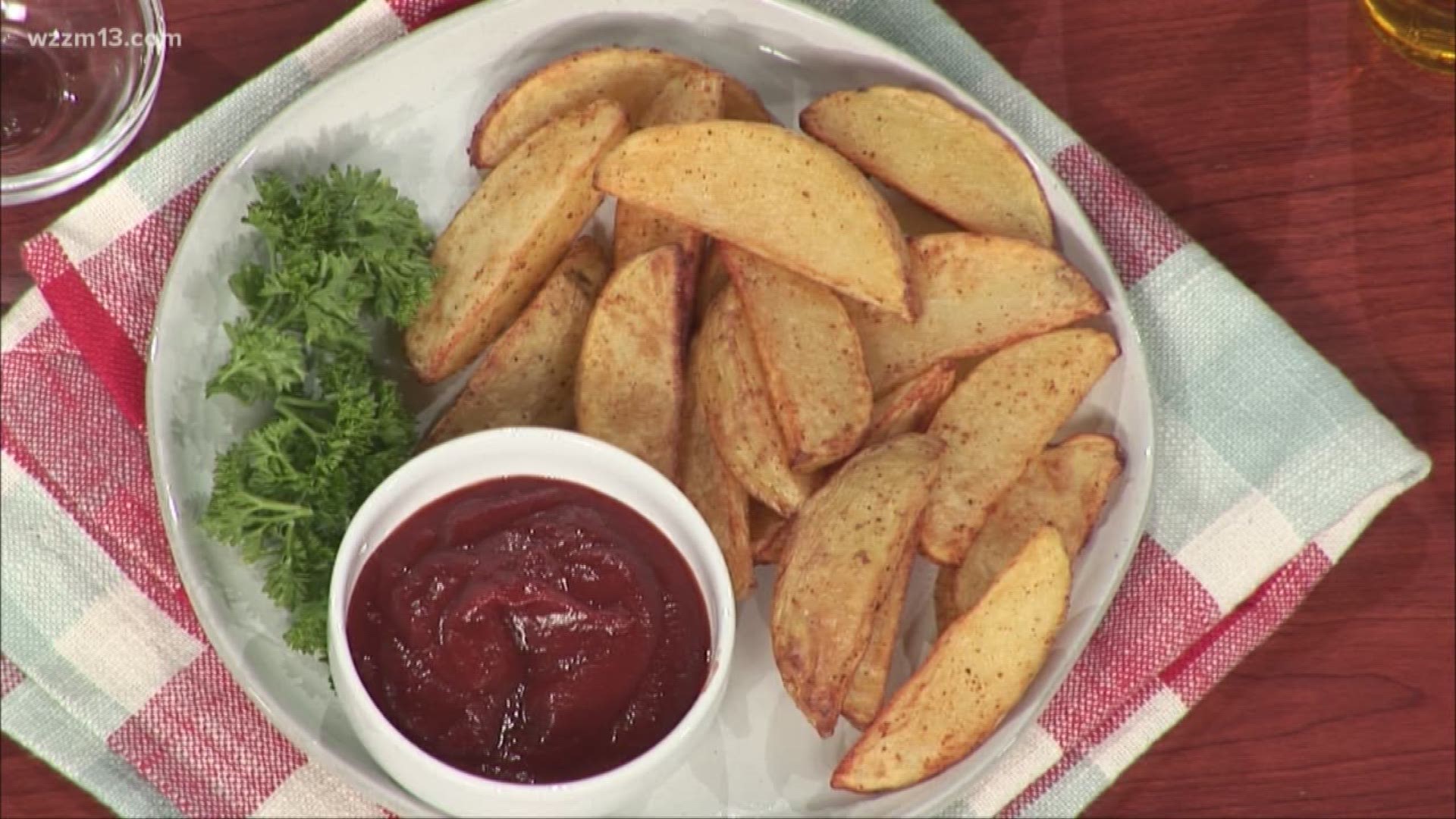 Do you have an air fryer, but you're not really sure what to do with it?  Why not make a great summer side dish.  The Feel Good Foodie Yumna Jawad shows us how to make Air Fryer Potatoes.