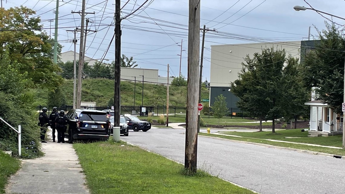 Police responding to barricaded subject in Grand Rapids - Vimarsana News