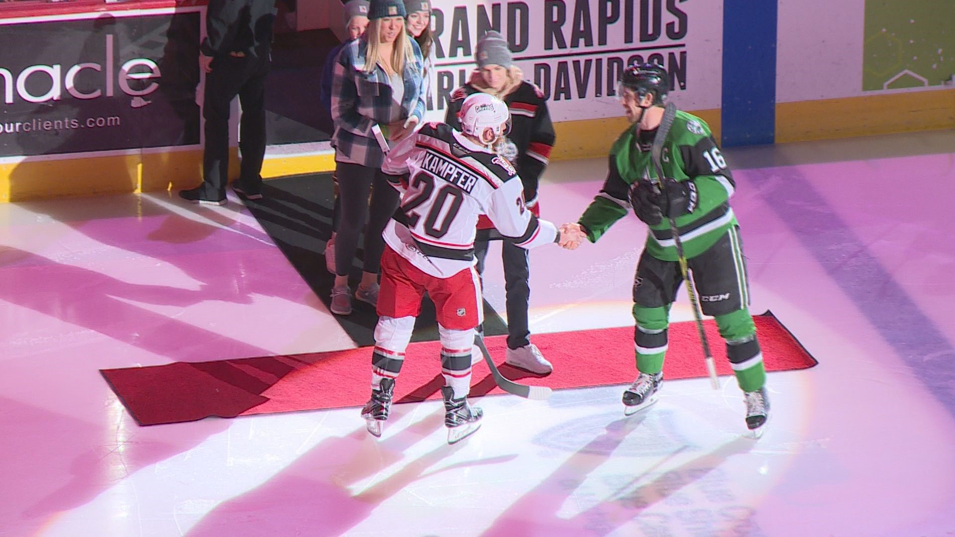 The Texas Stars escaped with a 3-2 shootout victory over the Grand Rapids Griffins despite a ferocious comeback by the Griffins in the final period on Saturday.
