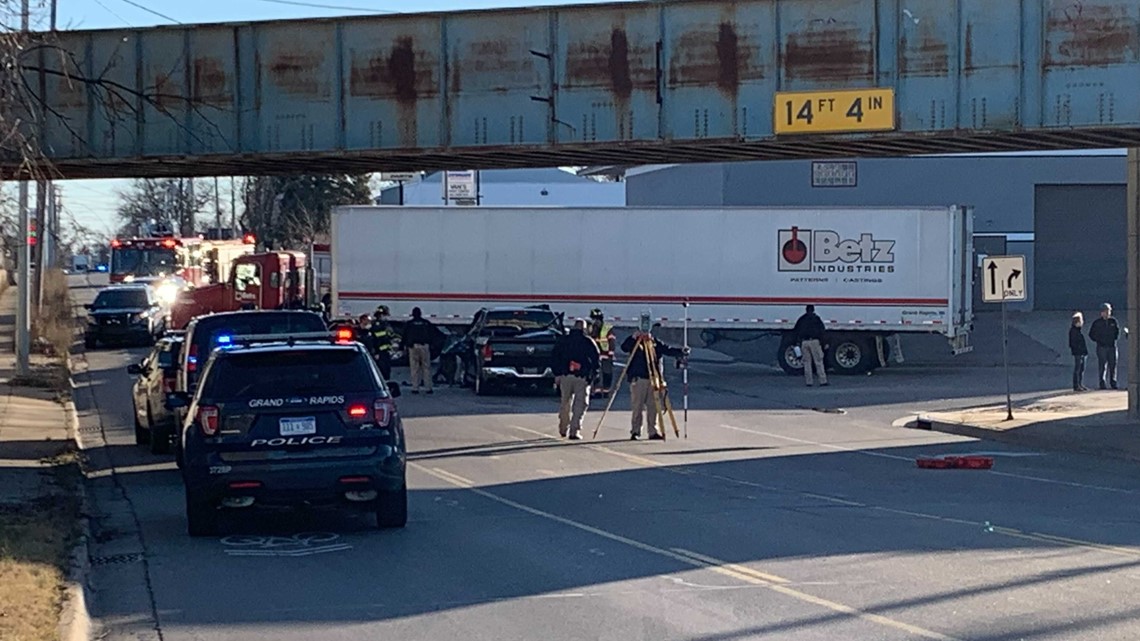 1 person extricated from vehicle after crash in Grand Rapids