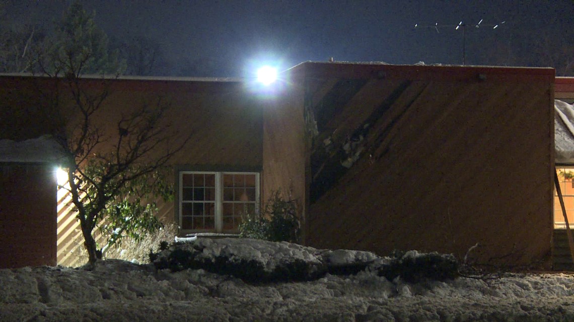 Driver goes airbone, crashes into Ottawa Co. restaurant - Vimarsana News