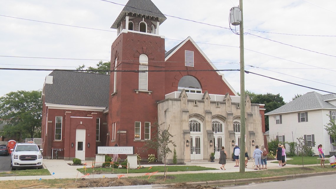 Attorneys: Venue is violating ordinance by refusing gay weddings - Vimarsana News
