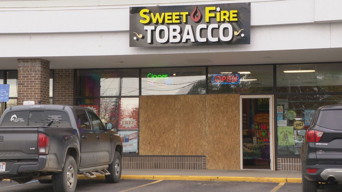 Deputies investigating after thieves rob 3 Holland businesses