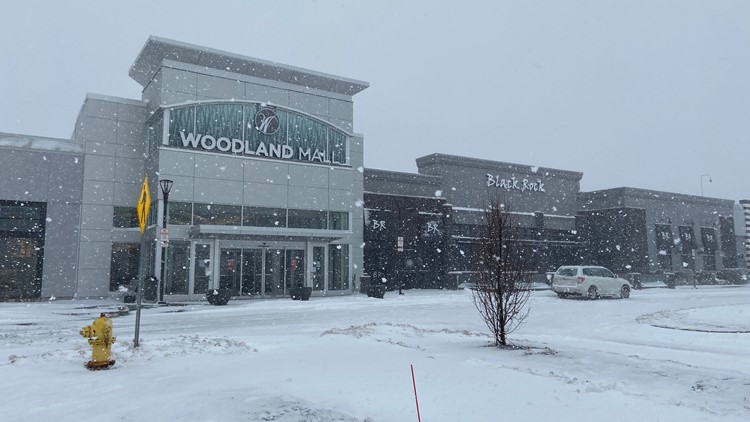 Tanger, Woodland malls close early due to weather