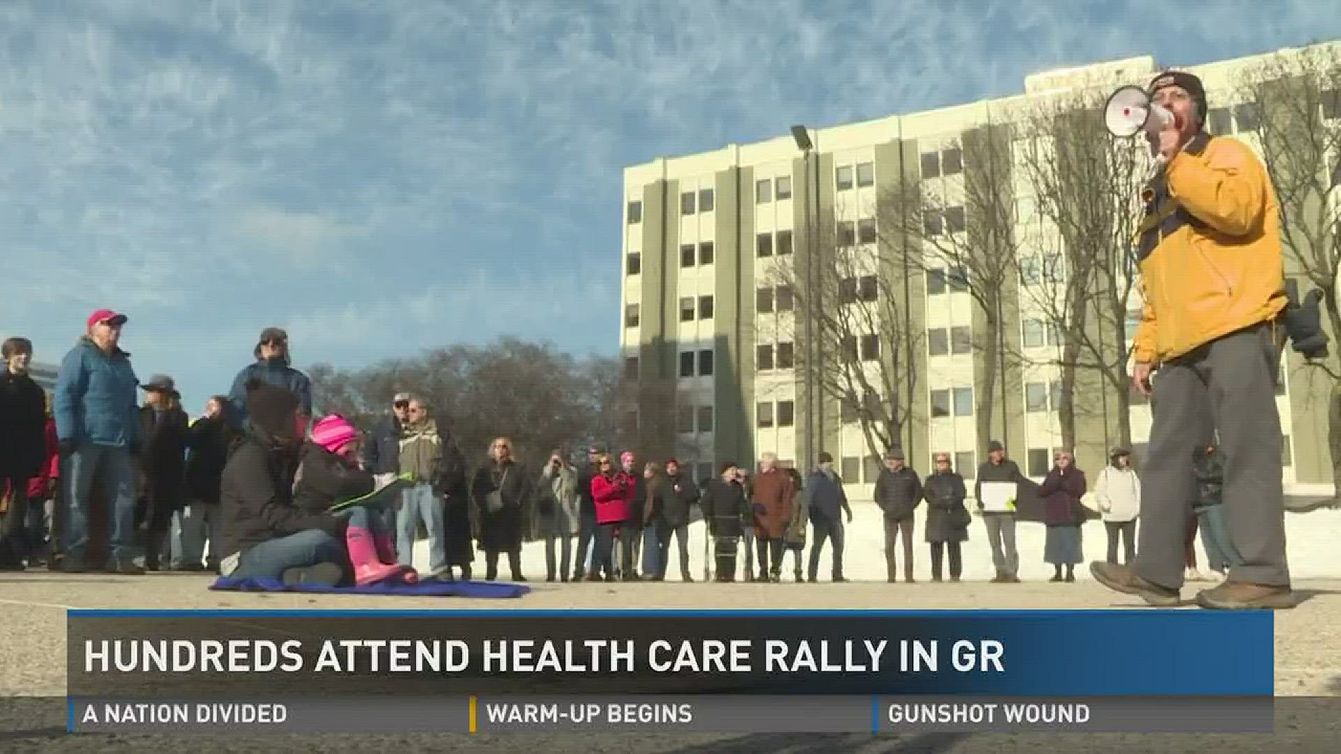 Hundreds attend healthcare rally in GR