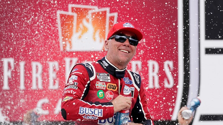 Kevin Harvick ends 65-race drought with 6th win at Michigan
