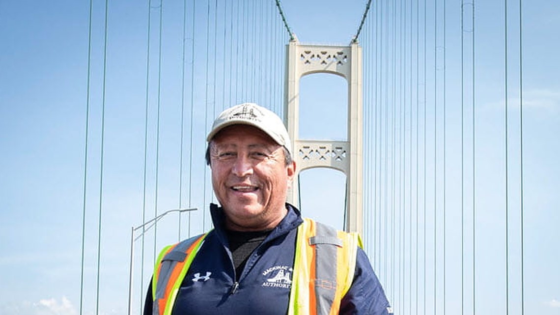 Mackinac Bridge toll collector is retiring after nearly 30 years - Vimarsana News